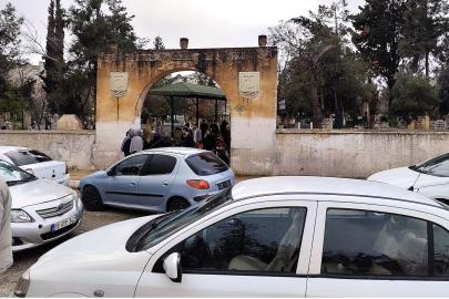 Şanlıurfa'da vatandaşlar mezarlıklara akın etti