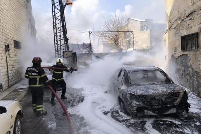 Şanlıurfa’daki yangında 5 araç zarar gördü