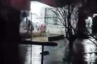 Şiddetli yağış: Köy yolları göle döndü