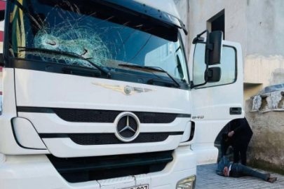 TIR’ı kaçıran şüpheli polisin ateşiyle durduruldu