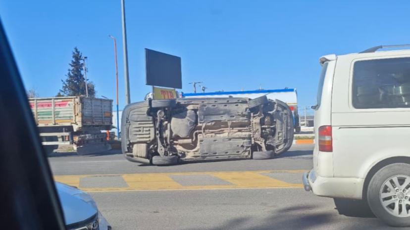 TOKİ’de iki otomobil çarpıştı