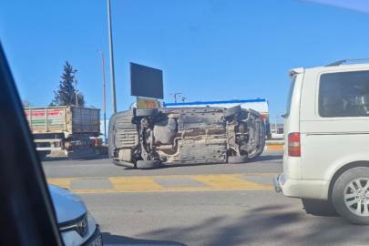 TOKİ’de iki otomobil çarpıştı