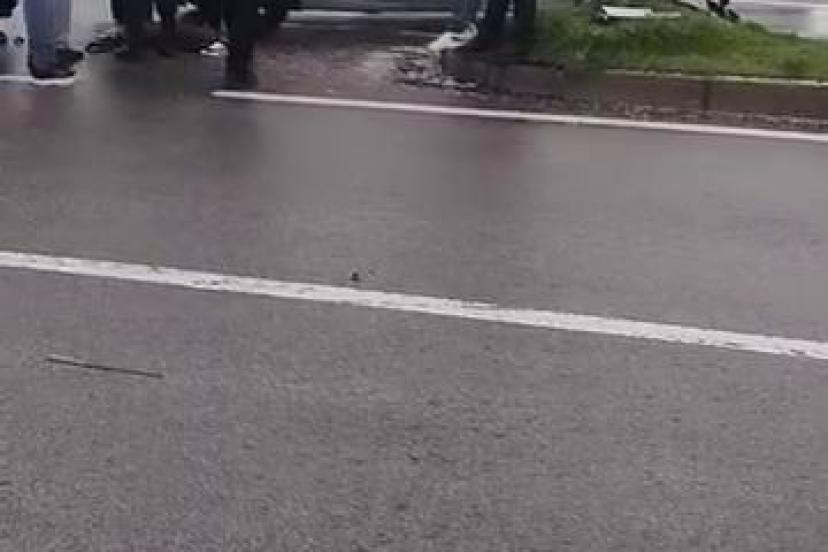 Trafik kazası: Araç refüje çarparak durabildi