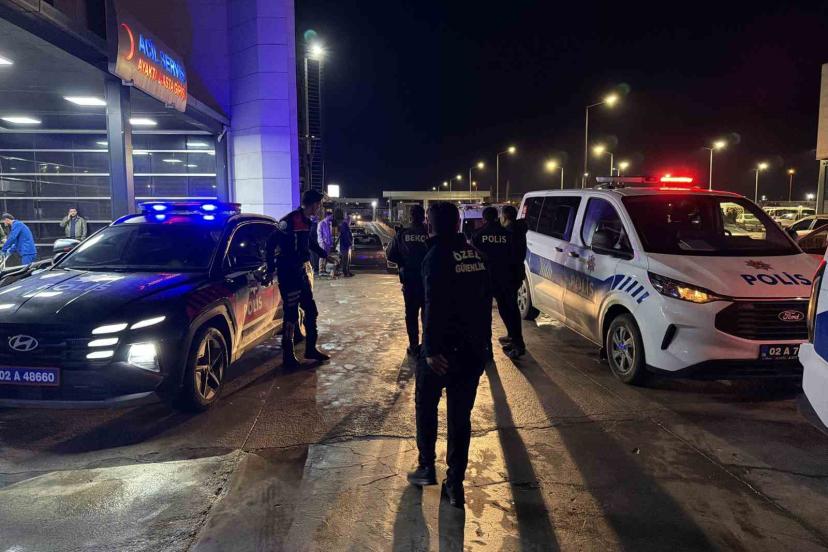 Yaralı yakınları hastanede birbirine saldırdı