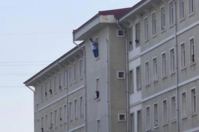 Yurdun penceresinden atlayan Urfalı genç hayatını kaybetti