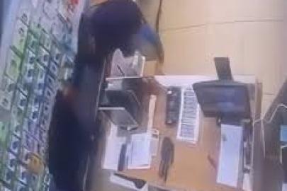 1 kişinin ayaklarından vurulduğu silahlı saldırı kamerada