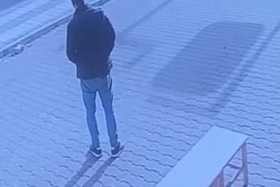 2 öğrencinin yaralandığı kaza anı güvenlik kameralarına yansıdı