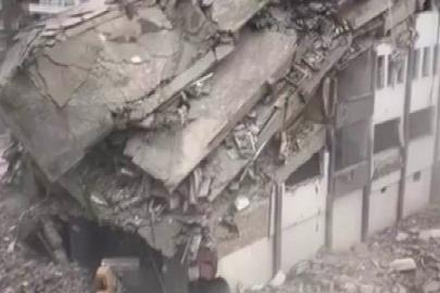 Ağır hasarlı binalar yıkılıyor