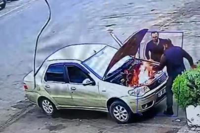 Alev alan otomobili üfleyerek söndürmeye çalıştı: O anlar kamerada