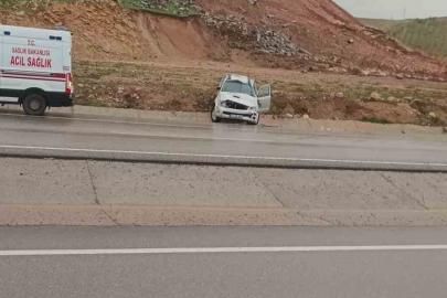 Araç takla attı: 2 yaralı