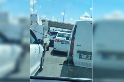 Ataşehir kavşağında trafik ağır aksak ilerliyor