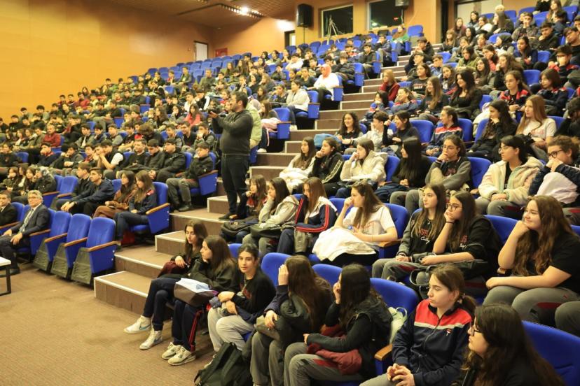 Başkan Nihat Çiftçi, gençlerle tecrübelerini paylaştı