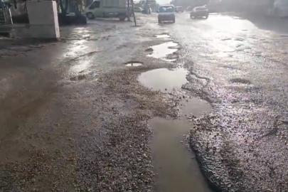 Bozulan yollar sürücülere zor anlar yaşatıyor