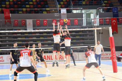 Büyükşehir genç erkekler voleybol takımı filede iddialı