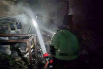 Cam balkon üretimi yapılan iş yerinde yangın