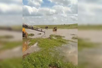 Ceylanpınar’da suda mahsur kalan 4 kişi kurtarıldı