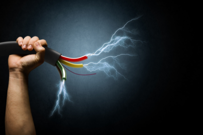 Elektrik akımına kapılan çocuk hayatını kaybetti