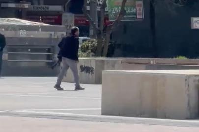 Elinde silahla polise kendini ihbar etti, etrafa ateş açtı