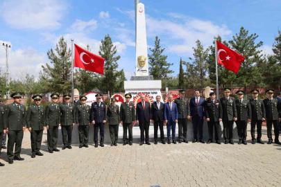 Eski Cumhurbaşkanı Tatar, Urfa kutlamalarına katıldı
