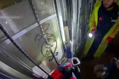 Evlerinde mahsur kalan vatandaşları AFAD kurtardı