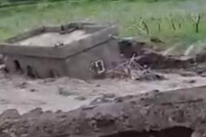 Faciadan dönüldü: Sel suları bir evi yuttu