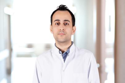 "Gebelik sonrası karın germe için en az 1 yıl beklenmeli"