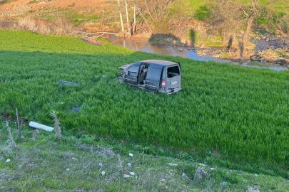 Hafif ticari araç şarampole yuvarlandı