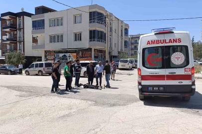 Hafif ticari araçla çarpışan motosiklet sürücüsü yaralandı