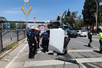 Haliliye'de bir otomobil devrildi