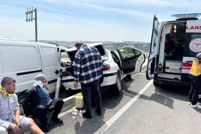 İki araç çarpıştı: 4 yaralı