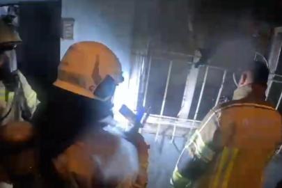 İtfaiyecilerin yangınla zaman yarışı kamerada