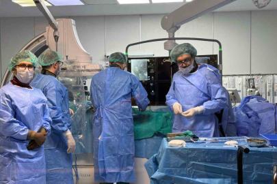 Kapalı sistemle yüksek riskli 4 hastanın kalp kapağı değiştirildi