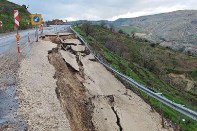 Kara yolunda heyelan: Yolun bir bölümü çöktü