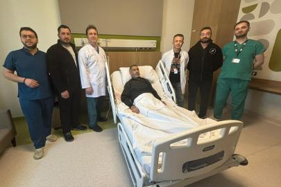 Karnında 8 kiloluk böbrekle yaşayan hasta, 30 dakikalık ameliyatla sağlığına kavuştu