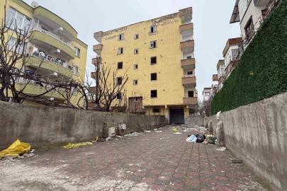 Kolonlarından çatlama sesi geldiği için tahliye edilmişti: O bina için yıkım kararı çıktı