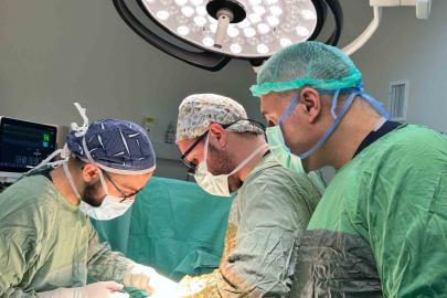 Midesi delinen çocuk ameliyatla sağlığına kavuştu
