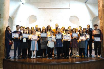 Minik ve genç piyanistler sahnede göz doldurdu