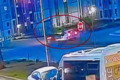 Motosikletli Çarpışma Anında Fırladı, Kamera Kaydetti