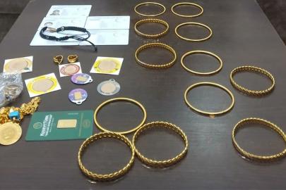 Otobüste unutulan 300 gram altın sahibine teslim edildi