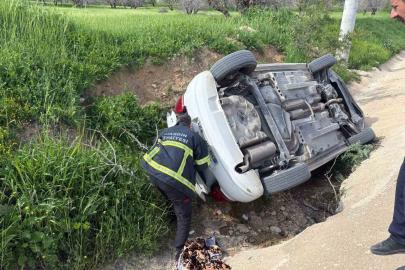 Otomobil yol kenarına devrildi: 5 kişi yaralandı