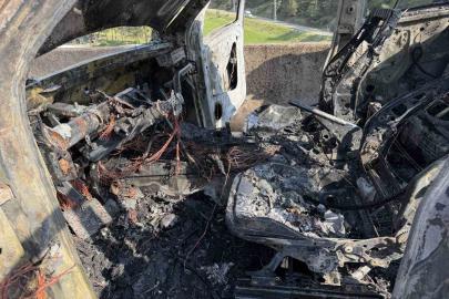 Pikap alev alev yandı, sürücü son anda kurtuldu