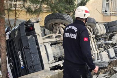 Şanlıurfa’da beton mikseri devrildi