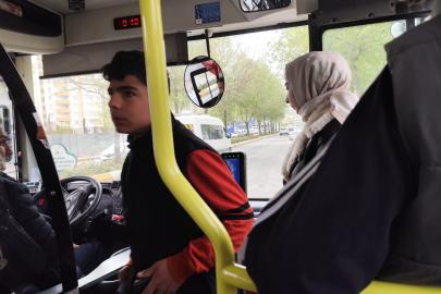 Şanlıurfa'da otobüse binenleri bu kez farklı bir ses karşıladı