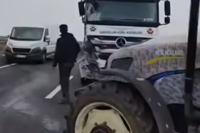 Şanlıurfa’da tır ile traktör çarpıştı