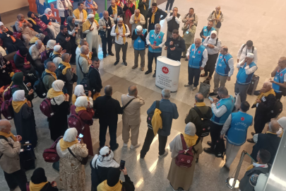 Şanlıurfa'dan ilk hacı kafilesi dualarla uğurlandı