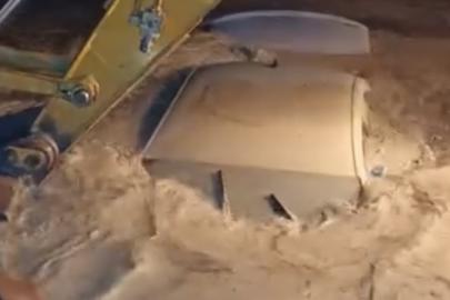 Sel felaketinde yaşamını yitiren 2 kişinin aracının son anları görüntülendi