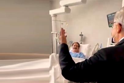 Tatlıses, Ak Partili Yayman'ı türküyle karşıladı