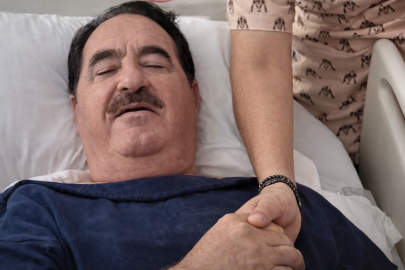 Tatlıses herkesi ters köşe yaptı