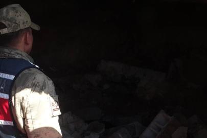 Toprak kayması: Ahır çöktü, 40 hayvan telef oldu