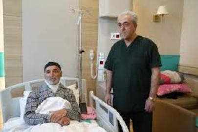 Yaşlı adamın ’tamir’ inadı kötü bitti: Borudan fışkıran suyla hastanelik oldu